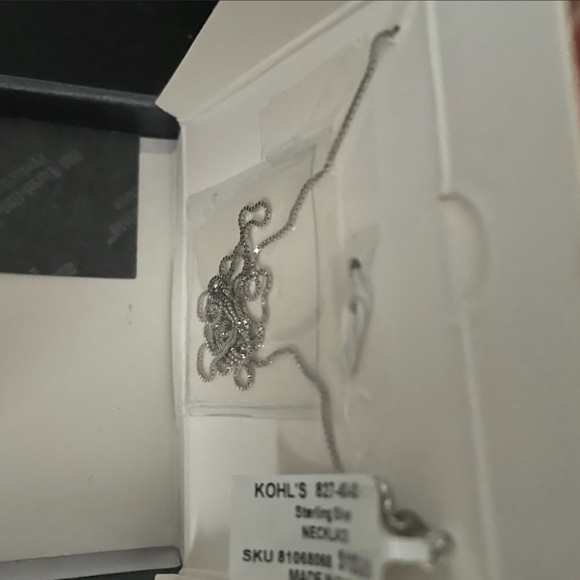 Sterling silver cross necklace - Picture 2 of 2